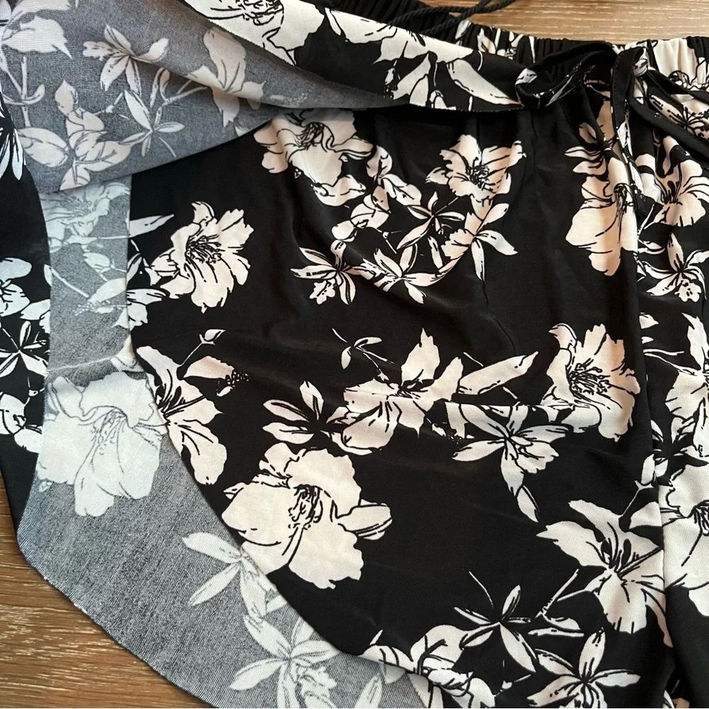 🌸 Women’s Floral Off-Shoulder Top and Shorts Swim Cover Up Set Size M